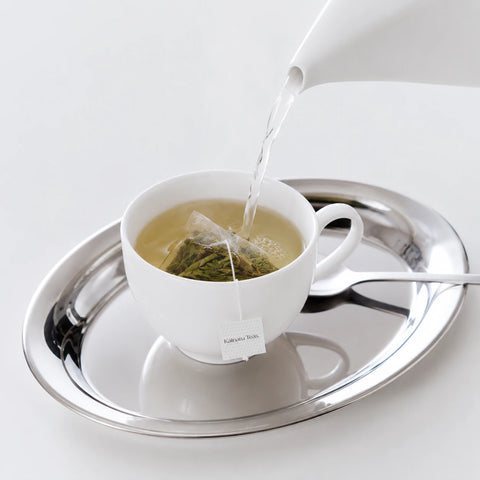 Preparación del té verde Dragon Well en bolsa piramidal